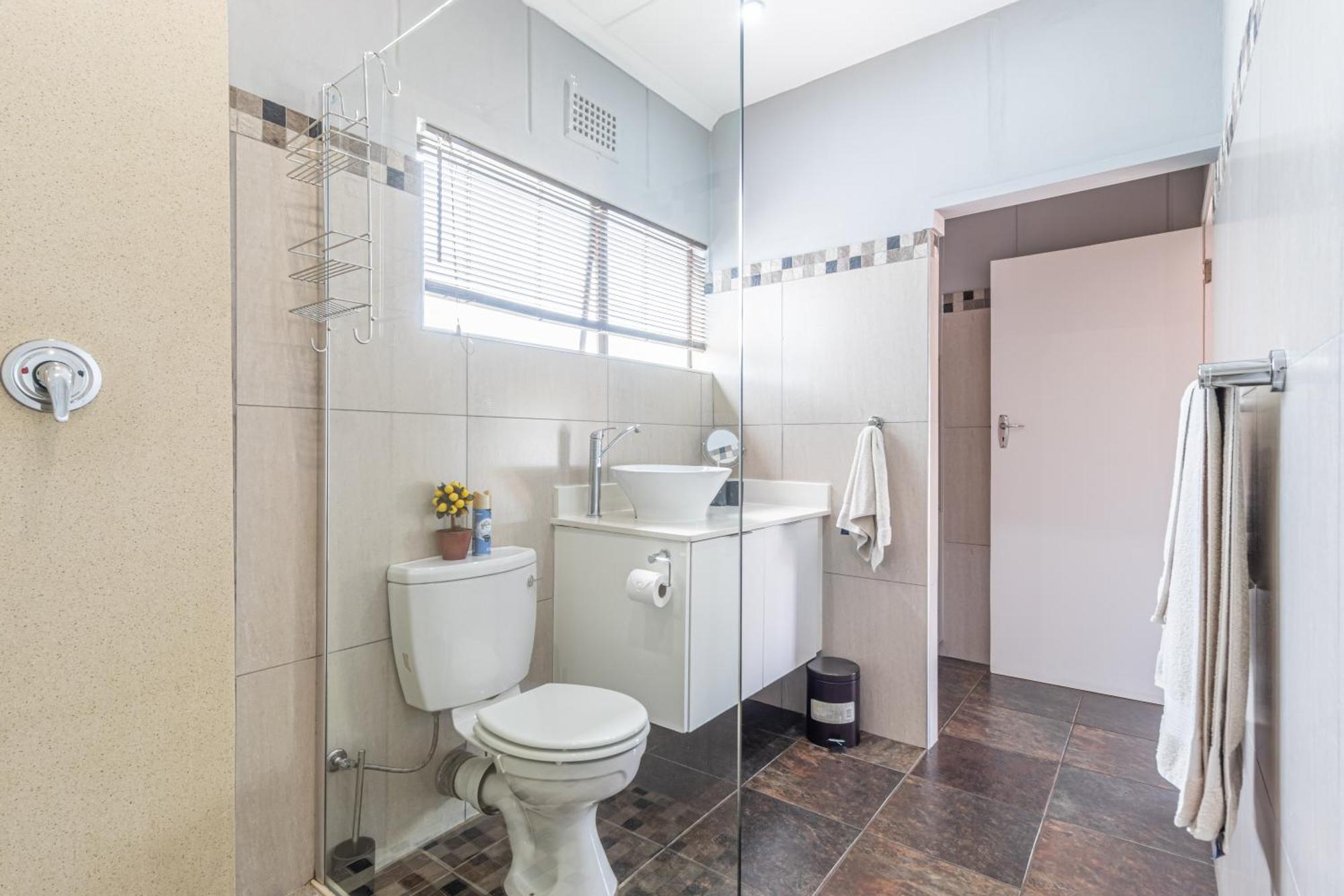 Gold Crest Guesthouse Roodepoort Ngoại thất bức ảnh